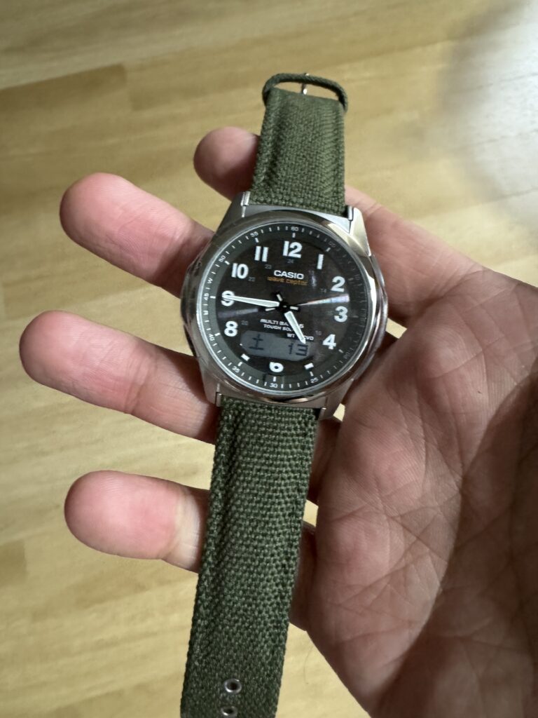 카시오 시계 확대샷